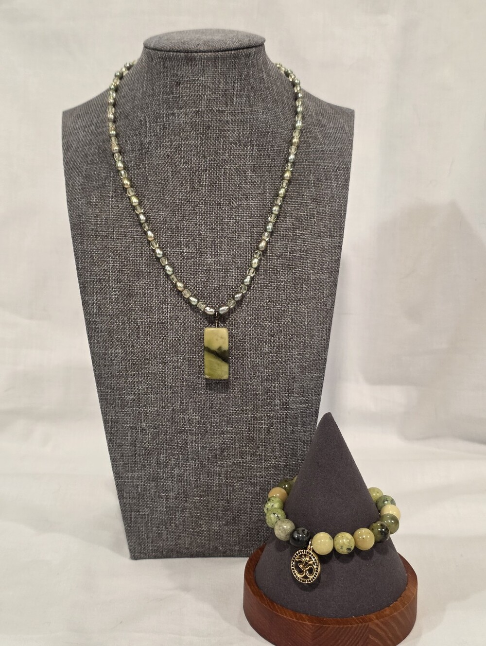 Serpentine 14/20 Freshwater Pearls & Matching Braclet